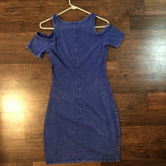 Dress - Picture 4 of 4